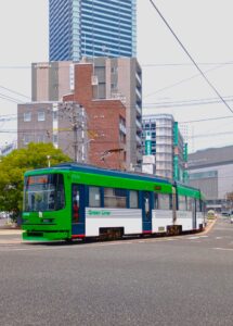 路面電車を眺めながら、ゆっくりウォーキング【ミライワーク広島駅南センター】