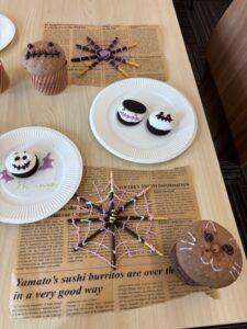 蜘蛛の巣チョコとマシュマロおばけ【ミライワーク溝ノ口センター】